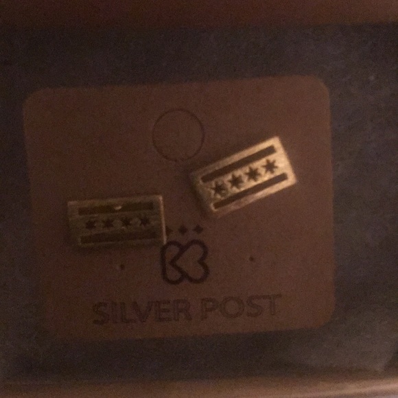 Kie & Kate Couture silver post earrings💗 - Picture 2 of 3